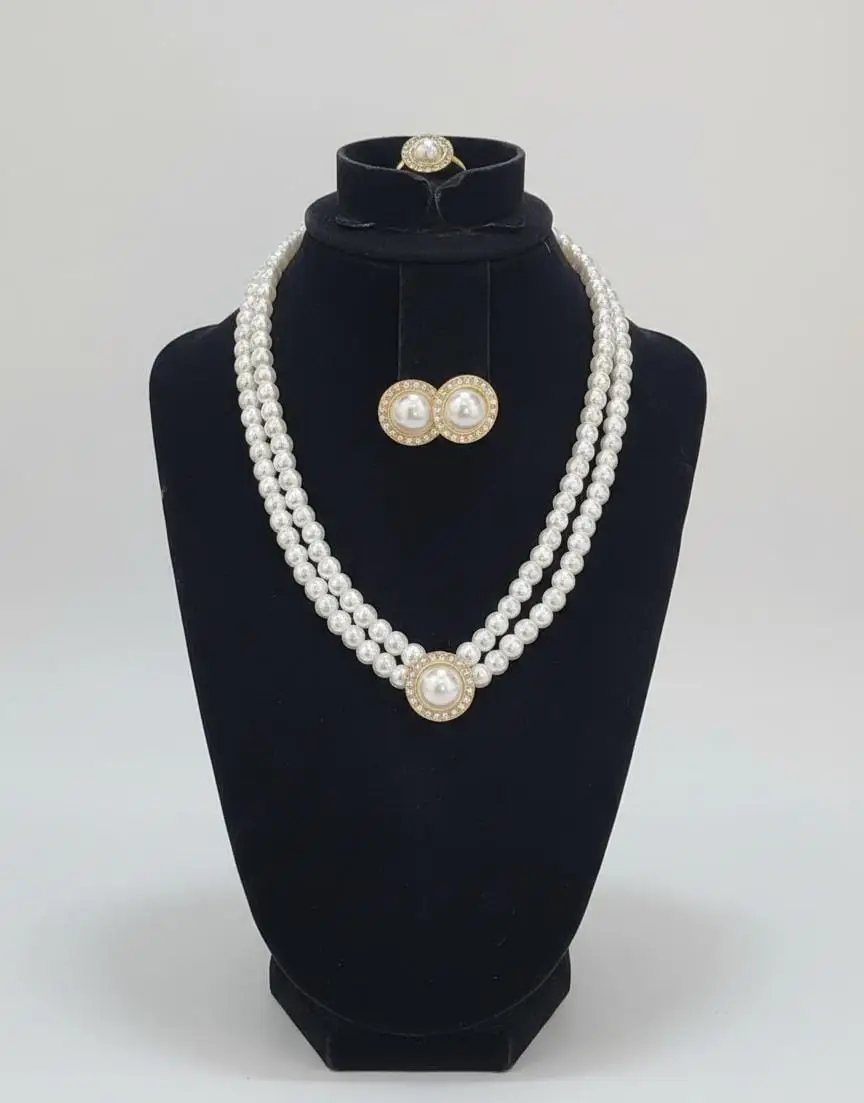 سلاسل و حلق و خاتم